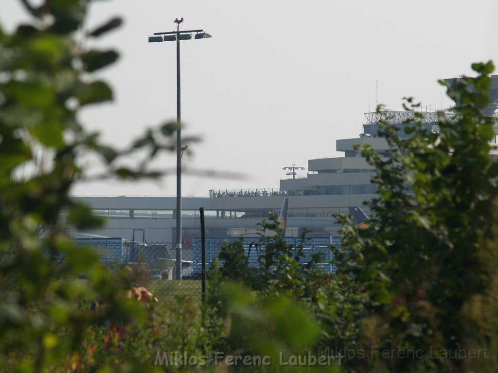 Warten auf den Airbus 380 Koeln Bonn P218.JPG